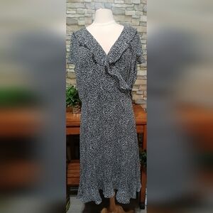 Danny & Nicole‎ Black and White Dress Size 14